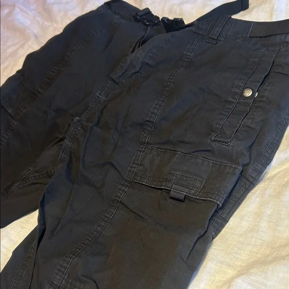 North Face Men's Black Cargo Pants - Casual Utility Style - Picture 4 of 5